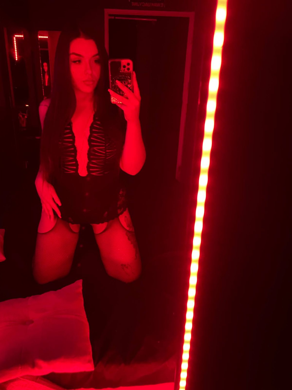 Striptizerka z tatuażami na dojazd. Prywatna Striptizerka